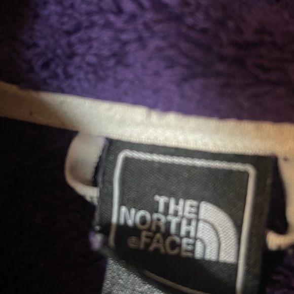 Women’s North Face fleece. Royal purple. Size medium. In great condition! - Picture 4 of 4